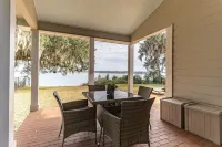 Coastal Getaway - Stunning Water Views! - 4つ星