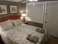 Affordable Luxury with Hot Tub, Fireplace, Central Air/Heat, Wifi in Highlands!