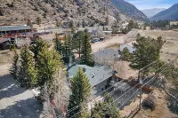 Cozy mountain escape in Empire