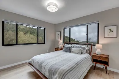Off Grid Mountain Retreat w/ Amazing Views