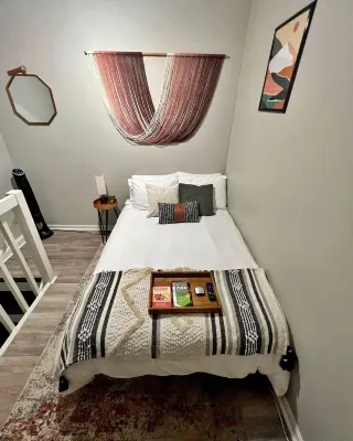 Downtown loft apt—mins from NCSU & Pullen Park!