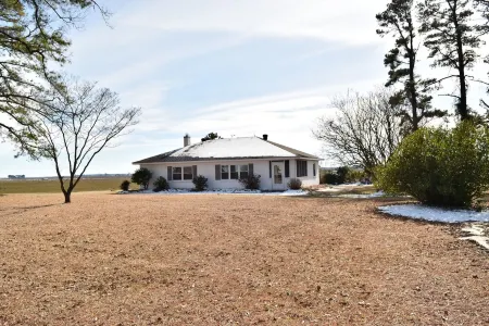 3bd, 1ba across from Pocosin Lakes Wildlife Refuge