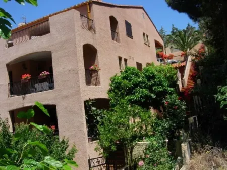 APARTMENT T3 in villa 4 faces in BANYULS on sea PARKING CLOS