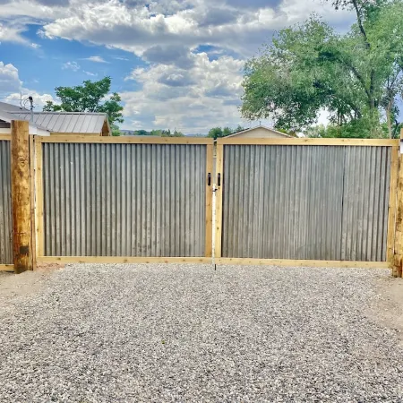 Cozy House - Close to biking/Pet Friendly