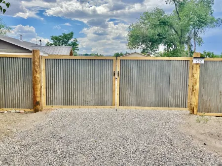 Cozy House - Close to biking/Pet Friendly