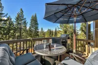 Tahoe Aloha Cabin: TWO Kitchens & Living Rooms, Game Rm, Hot tub, Fitness  Equip