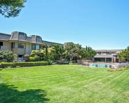 NEW! Modern Coastal New-Build Home With Private Beach Access in Gated Community Hotel di Solana Beach