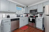 ⭐️ Luxe Paradise ⭐️  3 King Beds ✅  Fast Wifi ✅  Free Parking Hotels in Raymore