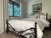 Spacious Secluded Cabin on 9 acres Hot Tub Outdoor Dining Private Trails Hotels near Mountain Pottery