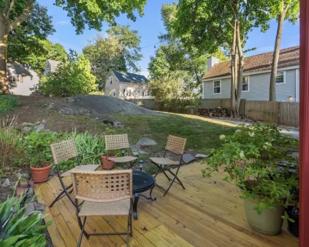 Historic 1686 Home Near Downtown l 5BR Retreat ビバリーのホテル