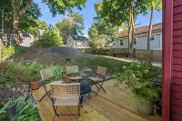 Historic 1686 Home Near Downtown l 5BR Retreat