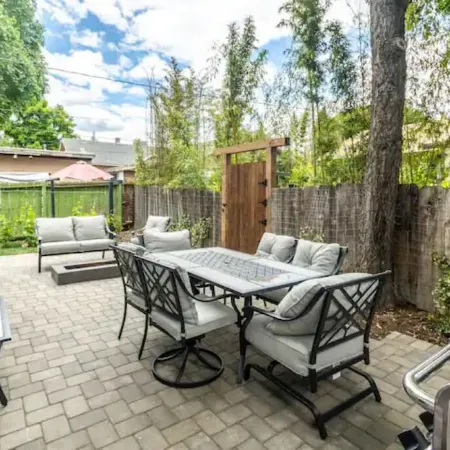 Lovely Remodeled Home! Walk Downtown! w/firepit