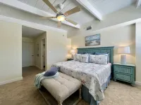 Discount! Beautiful Home, Dock, Cabana Club Membership, Pool, Beach!