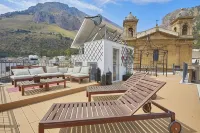 Old penthouse with beautiful sea view terraces