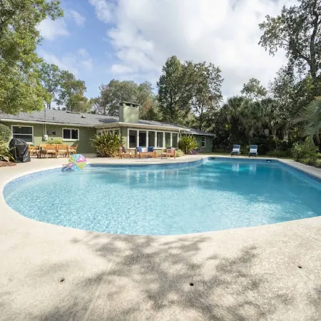 Spacious Pool Home 3 Miles to UF!