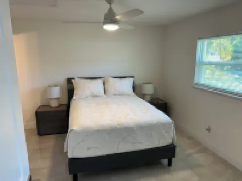 Stylish cozy apt, central location, self check-in, perfect for exploring.