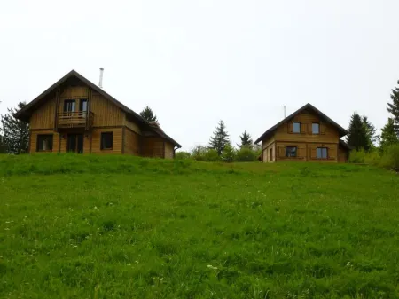 Exceptional: 4-bedroom south-facing chalet on large lot at the foot of the slopes Отели рядом с достопримечательностью «Chalet du Lac»