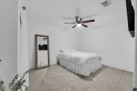 The Cozy Houz at Cimarron! With Golf Course View Hotels in Mission