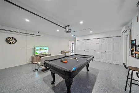 Perfect Sarasota Getaway: Close to All-Heated Pool w no extra fee -Game Room!