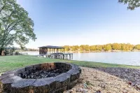 Luxury Lakefront Getaway on Beautiful Lake Sinclair