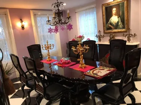 Gorgeous Historical 6 bdrm House close to vineyards and breweries,