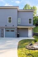 Cozy and quiet new townhome minutes from the mall exit.