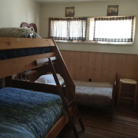 Spacious 3br cabin 4 blks from Leech Lake. All appliances and spectacular patio!