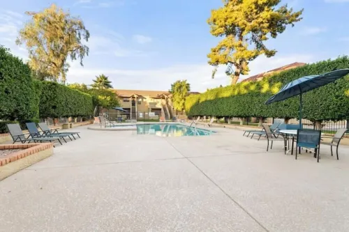 ~The Hidden Gem~ King Bed and Hot Tub!