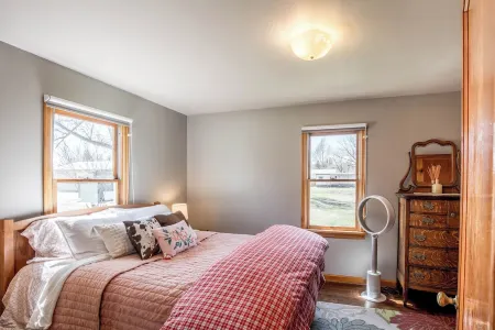 Charming Downtown Ennis Executive Home! Отели в г. Эннис