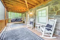 Charming 3-bedroom cottage Cashiers fiber WiFi w/1,200 sq ft outdoor space