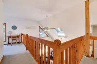 Pocono Chalet- walking distance to Lake Wallenpaupack- 3 Full baths