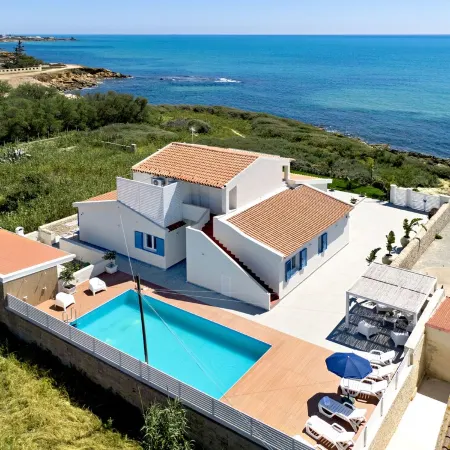 Villa Nettuno, enchanting contemporary villa, seafront , with pool