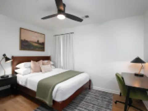Family & Pet Friendly Modern Townhouse Hotels in Alabaster