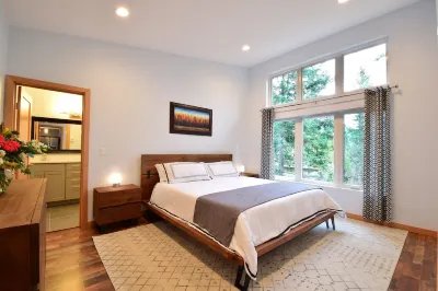Newer Home - NW Modern w/ Hot Tub near Rosario Hotels near Summit Learning Center