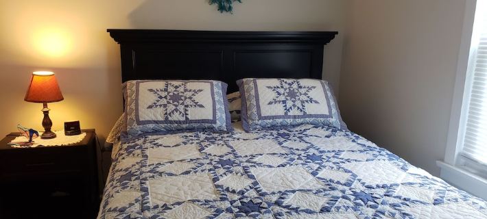 Conveniently located 2 bedroom home only minutes from hiking and state park fun! Hotels in Trumbull County