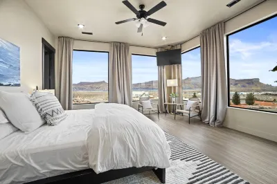 [The Highlander] 3950SF, Hot Tub, Firepit, Endless Views & Starry Nights Hotels near Lake Powell