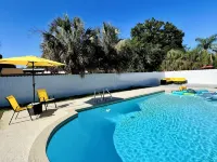 Welcome to Mindelo Oasis, your Florida pool house vacation home! Hotels in Riverview