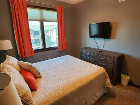 Luxury Lakeside Bridges Bay Condo