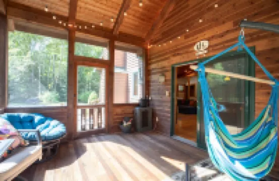 Modern Cabin w/ Hot Tub-Minutes to Lakes & Skiing
