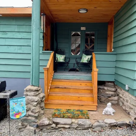 Sunset Cottage - Lakefront Cottage with Private Dock