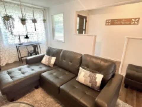 Relaxing, Spacious, Quiet, Ranch-style Getaway Hotels in Springdale