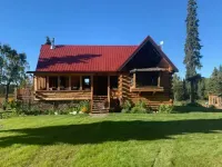 Log Cabin with Mountains and Lake View, enjoy relaxing in the hot tub Hotels in Cohoe