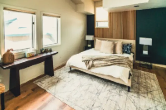 The Lynx Retreat - Slopeside Ski In/Out Home Near Glacier National Park