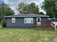 King & 2 Queen Beds, Centrally Located 15 Minutes from Anywhere in Des Moines