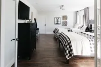 Incredible Mountain Views! Flagstaff home in Continental Country Club Sleeps 12