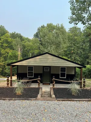 Lake cabin, steps from dock 1