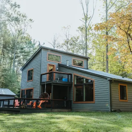 Enjoy the peace & quiet of beautiful Nashville, Indiana.