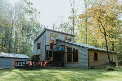 Enjoy the peace & quiet of beautiful Nashville, Indiana.