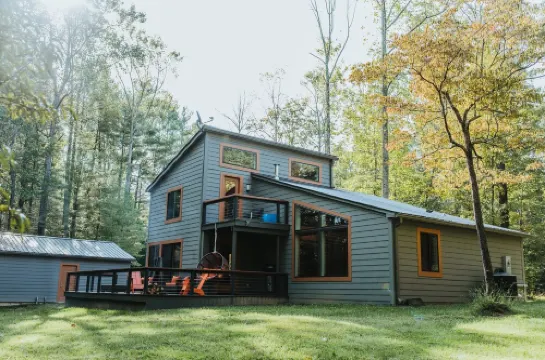 Enjoy the peace & quiet of beautiful Nashville, Indiana.
