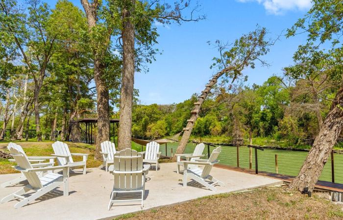 Lakefront Estate • Sleeps 23 • Firepit & Kayaks